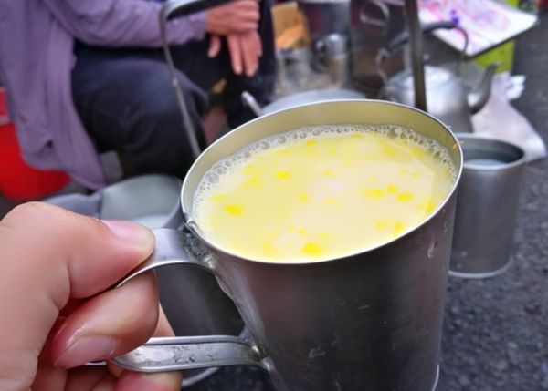 ▲▼嘉義南門包氏炭燒杏仁茶》嘉義早餐嘉義南門圓環杏仁茶推薦嘉義阿伯杏仁茶老店。（圖／部落客Darren授權提供）