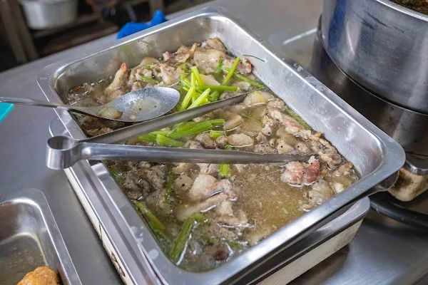 ▲▼阿芳肉燥飯。（圖／部落客美熊很愛吃授權提供）
