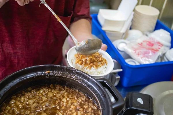 ▲▼阿芳肉燥飯。（圖／部落客美熊很愛吃授權提供）