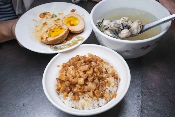 ▲▼阿芳肉燥飯。（圖／部落客美熊很愛吃授權提供）