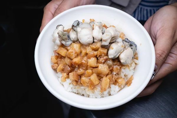 ▲▼阿芳肉燥飯。（圖／部落客美熊很愛吃授權提供）