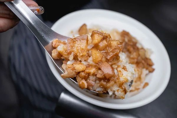 ▲▼阿芳肉燥飯。（圖／部落客美熊很愛吃授權提供）
