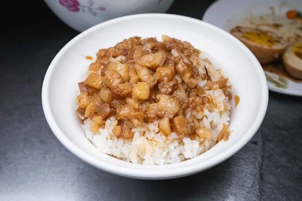 ▲▼阿芳肉燥飯。（圖／部落客美熊很愛吃授權提供）