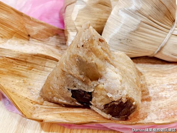 ▲▼桃園肉粽伯燒肉粽阿伯騎鐵馬神出鬼沒古早味桃園炭火肉粽。。（圖／部落客Darren授權提供）