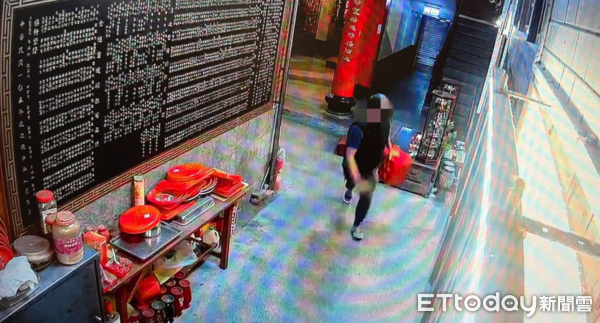 ▲台南南廠代天府保安宮白蓮聖母聖水緣金箱，22日清晨廟方發現遭竊，損失新台幣3000元香油錢，廟方立即已報警處理，並將監控檔案交由警方查處。（圖／記者林東良翻攝，下同）