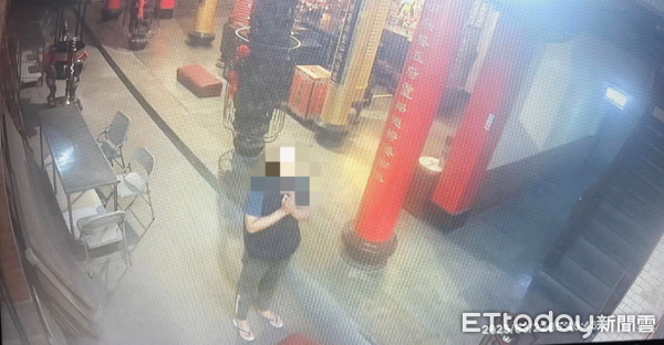 ▲台南南廠代天府保安宮白蓮聖母聖水緣金箱，22日清晨廟方發現遭竊，損失新台幣3000元香油錢，廟方立即已報警處理，並將監控檔案交由警方查處。（圖／記者林東良翻攝，下同）