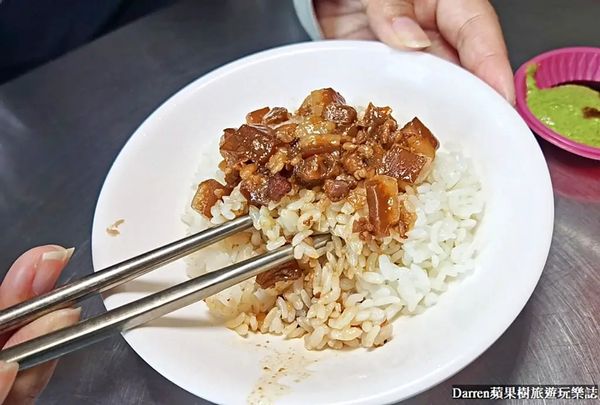 ▲▼岡山滷肉飯》南機場美食老司機私藏口袋美食南機場夜市旁鐵皮屋小吃攤推薦。（圖／部落客Darren授權提供）