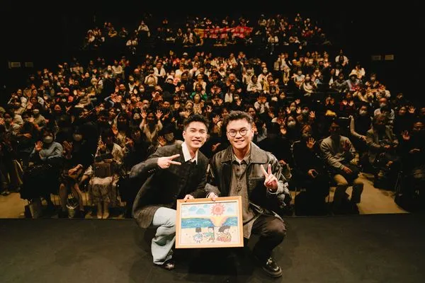 ▲曾敬驊與潘客印導演以《我家的事》登上大阪亞洲電影節。（圖／牽猴子提供）