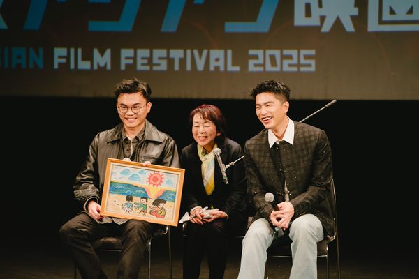 ▲曾敬驊與潘客印導演以《我家的事》登上大阪亞洲電影節。（圖／牽猴子提供）