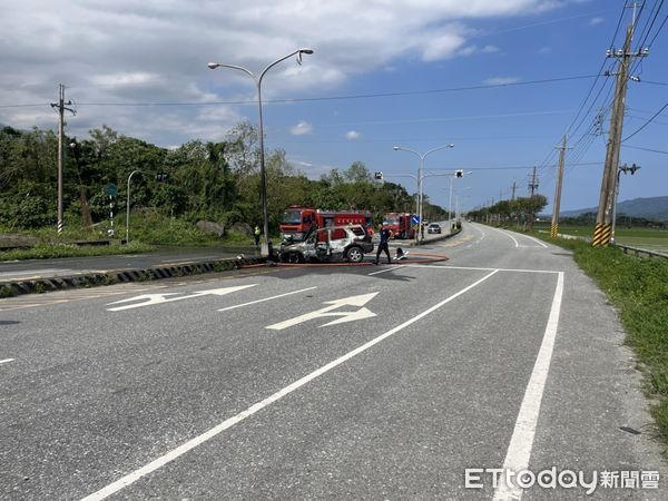 ▲▼休旅車因撞擊起火燃燒，燒到剩車殼。（圖／吉安警分局提供，下同）