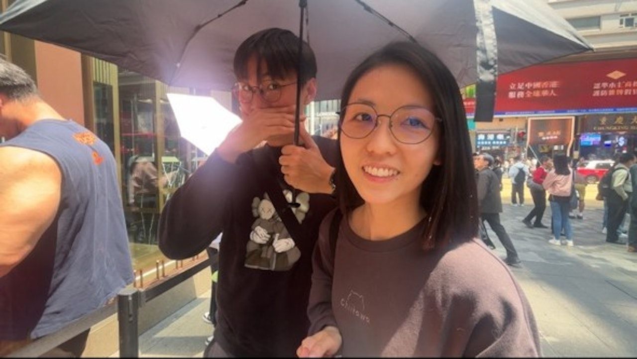 ▲吉伊卡哇金飾香港開賣，吸引大批人流排隊瘋搶。（圖／香港01）