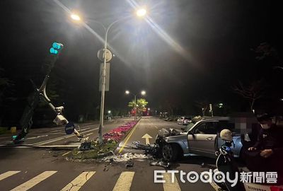 北市賓士休旅撞倒紅綠燈號誌桿！駕駛酒測值0.48慘了