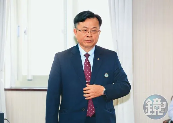 NCC前主委陳耀祥去年卸任前，將《組織法》第10條第3項規定解釋為「法定總額」，也種下自廢武功的爭議。（資料照片）