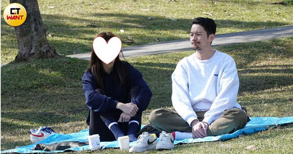 娛樂報報／「天后的男人」13年長跑仍不婚　周詠軒與女友公園約會「一動作」洩浪漫