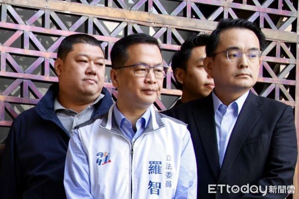 ▲中選會認證民團涉偽造，藍委陳玉珍、羅智強、許宇甄赴北檢告發。（圖／記者鄭佩玟攝）