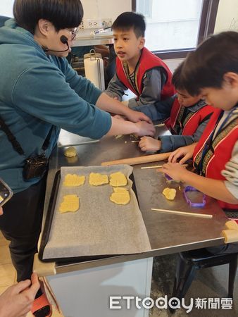 ▲▼太管處帶領師生走讀崇徳，從不同角度體驗太魯閣的人文與自然風情。（圖／太管處提供，下同）