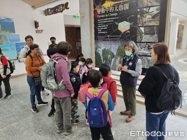 ▲▼太管處帶領師生走讀崇徳，從不同角度體驗太魯閣的人文與自然風情。（圖／太管處提供，下同）