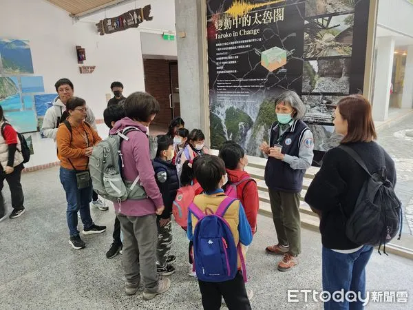 ▲▼太管處帶領師生走讀崇徳，從不同角度體驗太魯閣的人文與自然風情。（圖／太管處提供，下同）