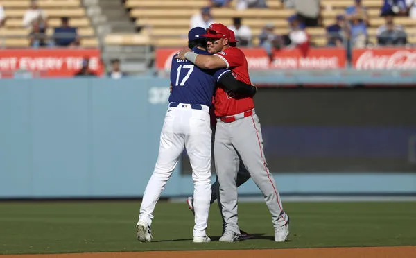 ▲大谷翔平與楚特相擁。（圖／達志影像／美聯社）