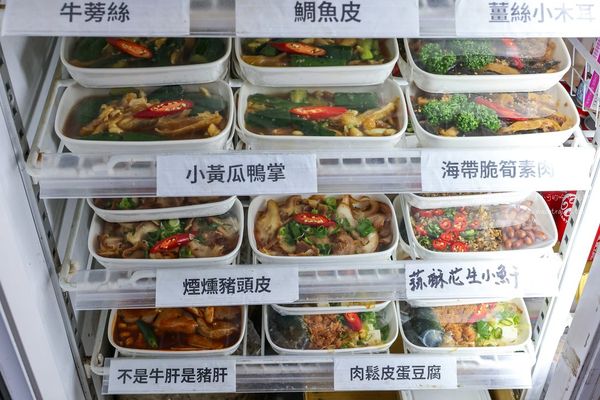 ▲▼比拳頭大的牛骨？花蓮這家牛肉麵CP值報表　還有滿滿膠質滷肉。（圖／陳小可的吃喝玩樂授權提供）