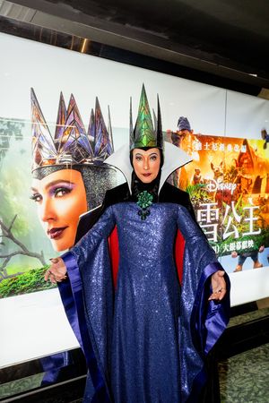 ▲▼ 潘若迪神還原壞皇后。（圖艾迪昇提供）