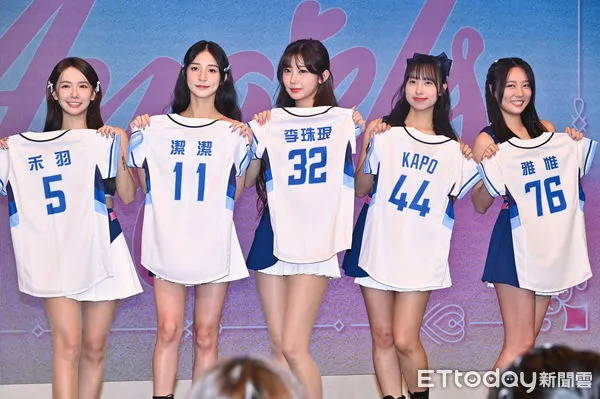 ▲▼富邦悍將啦啦隊Fubon Angels 開季媒體發佈會，中為李珠珢。（圖／記者李毓康攝）