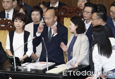 快訊/不甩綠營「會議無效」! 反戒嚴、反廢死公投逕付二讀