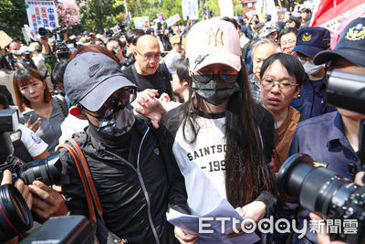 警方護送亞亞赴機場!綠委喊話「保護她就是守護台灣的基本原則」