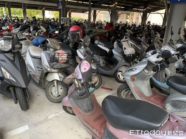 ▲雲林縣環保局為鼓勵民眾響應淨零碳排，因此縣內汰換舊機車新購電動機車亦有補助。（圖／記者游瓊華翻攝）