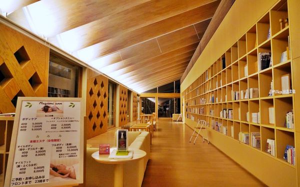 ▲▼就睡在稻田中央！日本世界級木造平價飯店宛如漂浮在水田上。（圖／Mika出走美食日誌授權提供）