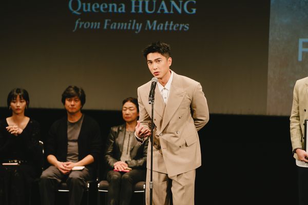 ▲《我家的事》藍葦華、高伊玲、曾敬驊與黃珮琪獲頒「藥師珍珠賞」最佳演出獎。（圖／牽猴子提供）