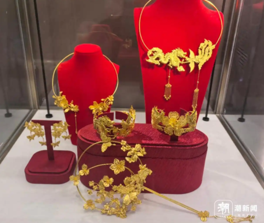 ▲▼陸婚禮用金買氣旺。（圖／翻攝自潮新聞）
