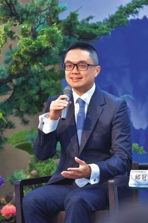碩河公司董事邱冠勳（圖）被控與馬廷海共謀掏空台北天空塔資產。（翻攝佛光山人間大學台北分校臉書）
