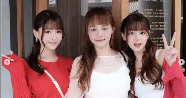 元元（左起）、媽媽、琦琦母女三人都有美麗外貌姣好身材。（圖／翻攝自元元IG）