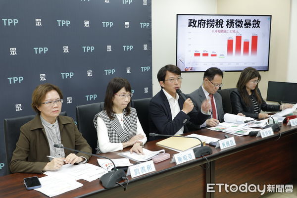 ▲▼民眾黨立法院團舉行「巨額超徵怎麼花？尊重民意、人民要當家」民調記者會。總召黃國昌、副總召張啟楷、幹事長陳昭姿、立委麥玉珍、劉書彬出席。（圖／記者湯興漢攝）