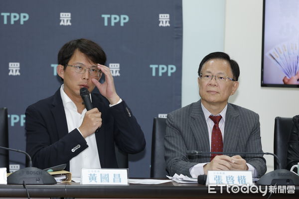 ▲▼民眾黨立法院團舉行「巨額超徵怎麼花？尊重民意、人民要當家」民調記者會。總召黃國昌、副總召張啟楷、幹事長陳昭姿、立委麥玉珍、劉書彬出席。（圖／記者湯興漢攝）