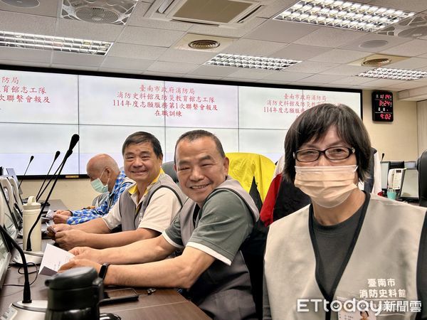 ▲台南市政府消防局24日辦理2025年度志工隊首次聯繫會報及在職訓練，不僅針對防災知識進行強化，也透過實作課程提升志工緊急應變能力。（圖／記者林東良翻攝，下同）