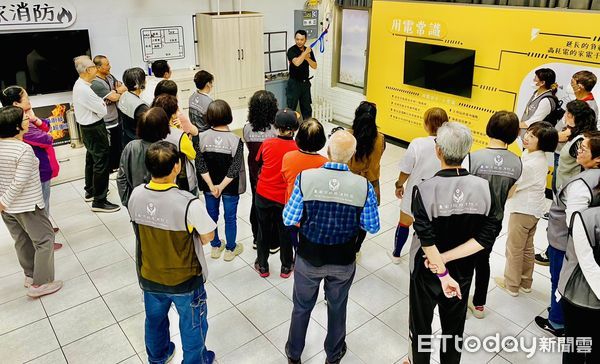 ▲台南市政府消防局24日辦理2025年度志工隊首次聯繫會報及在職訓練，不僅針對防災知識進行強化，也透過實作課程提升志工緊急應變能力。（圖／記者林東良翻攝，下同）