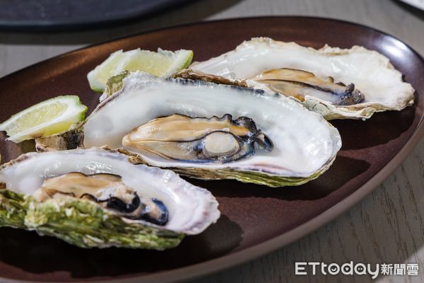 ▲饗饗十大人氣排行榜出爐。烤北海道佐呂間牡蠣。（圖／饗賓提供）