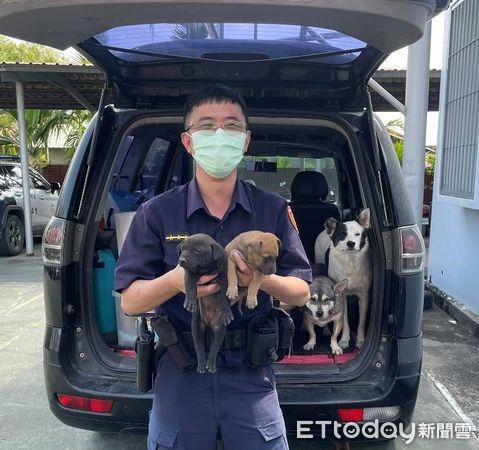▲潮州警分局新埤派出所警員傅弈銘幫狗隻找到家           。（圖／記者陳崑福翻攝）