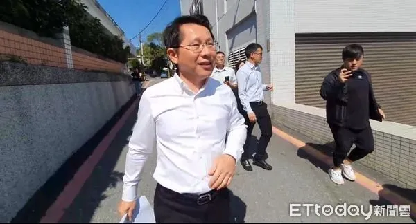 ▲▼  查水表搜索   花蓮縣府民政處長明良臻遭調查站帶走    並且帶走民政處長明良臻以及戶政事務所的股長等共11人要進行問訊    。（圖／記者柯政誟拍攝）