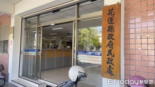 ▲▼  查水表搜索   花蓮縣府民政處長明良臻遭調查站帶走    並且帶走民政處長明良臻以及戶政事務所的股長等共11人要進行問訊    。（圖／記者柯政誟拍攝）