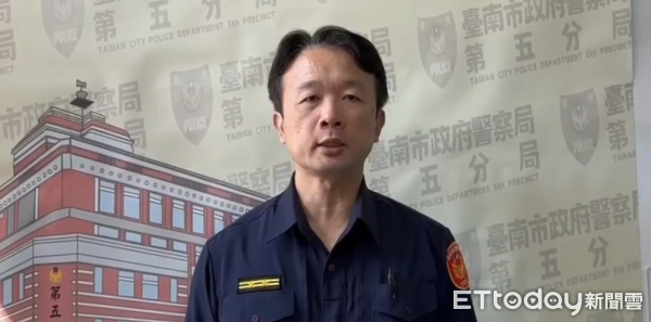 ▲有網友在網路社群PO出影片，畫面中是1名女子，躺在北區開元路一處工地前地上一動也不動，網友們紛扮驚奇詢問「不知發生什麼事」。（圖／翻攝自Threads／adam__zong）