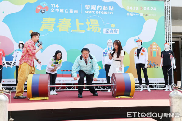 ▲台南市政府25日於市立體育場前廣場舉辦全國中等學校運動會傳記者會，由市長黃偉哲親自出席，並邀請多位台南傑出選手穿著首度亮相的大會服裝及台南市代表隊服走秀。（圖／記者林東良翻攝，下同）