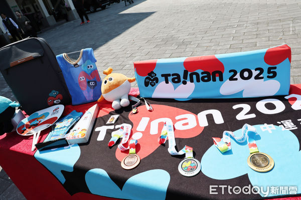 ▲台南市政府25日於市立體育場前廣場舉辦全國中等學校運動會傳記者會，由市長黃偉哲親自出席，並邀請多位台南傑出選手穿著首度亮相的大會服裝及台南市代表隊服走秀。（圖／記者林東良翻攝，下同）