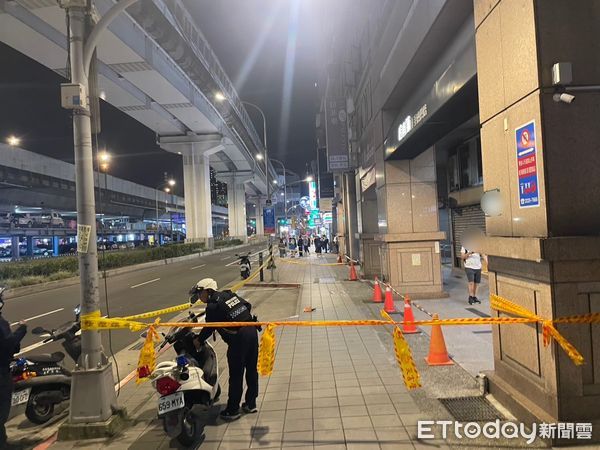 ▲▼       捷運新埔站5號出口旁大樓外牆磁磚崩落      。（圖／記者陳以昇翻攝）