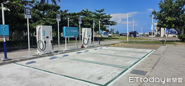 ▲▼公共充電樁停車位,電動車。（圖／交通部提供）