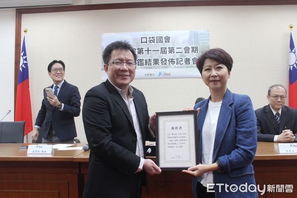 ▲口袋國會25日公布第11屆第2會期優良立委名單，民進黨立委陳亭妃憑藉積極問政、監督政府、關注民生議題，成功上榜。（圖／記者林東良翻攝）
