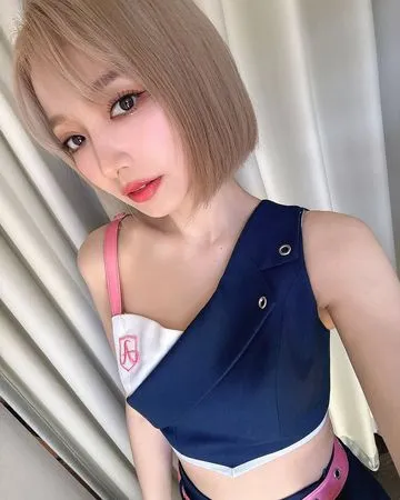 ▲寶兒短髮新造型。（圖／翻攝自寶兒臉書）