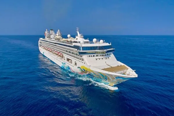 ▲麗星郵輪探索星號3/28於基隆港啟航。（圖／業者提供）